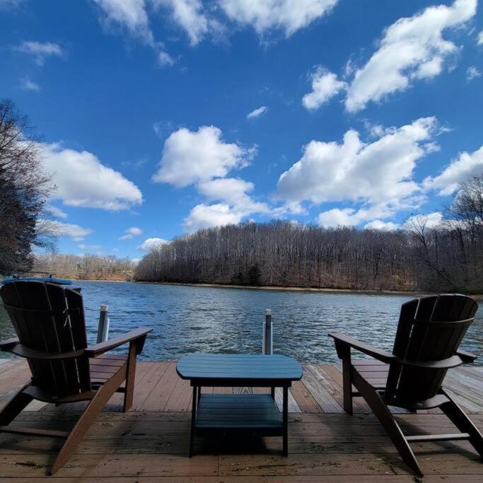 Holiday home Lakeside Haven Dock/slip Fire Pit Game Kayaks Winchester