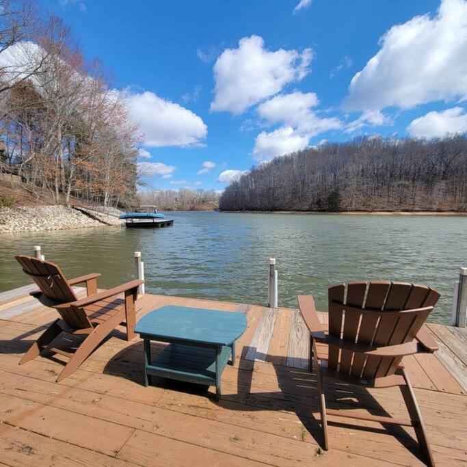 Lakeside Haven Dock/slip Fire Pit Game Kayaks Holiday home