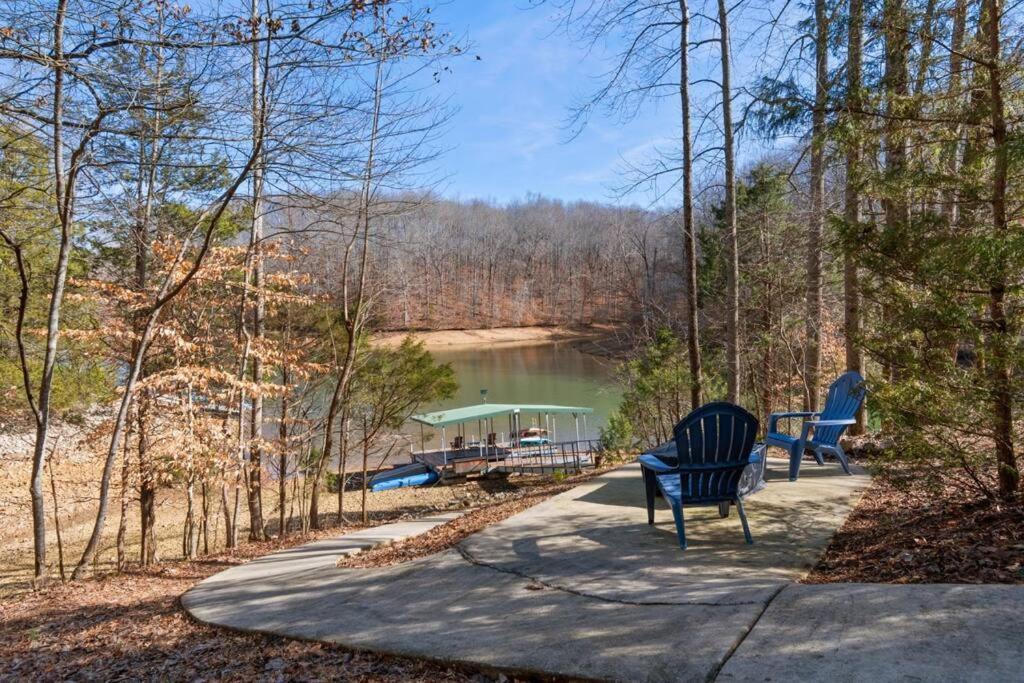 Lakeside Haven Dock/slip Fire Pit Game Kayaks *