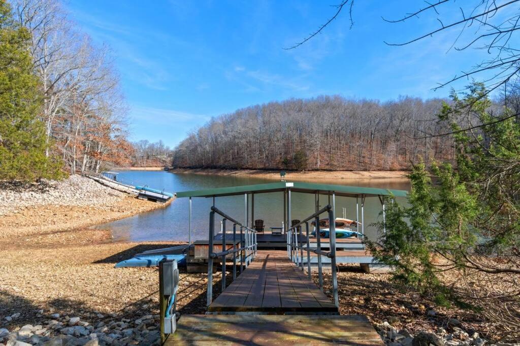 Holiday home Lakeside Haven Dock/slip Fire Pit Game Kayaks