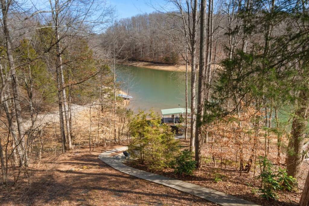 Lakeside Haven Dock/slip Fire Pit Game Kayaks *